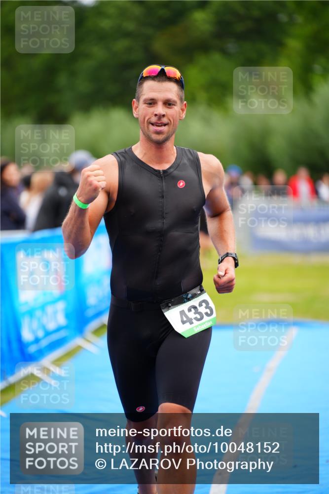 30.08.2026 - Elbe Triathlon Hamburg LAZAROV Photography http://msf.ph/oto/10048152 30.08.2026 10:32:53 Ziel 298, 433 meine-sportfotos.de