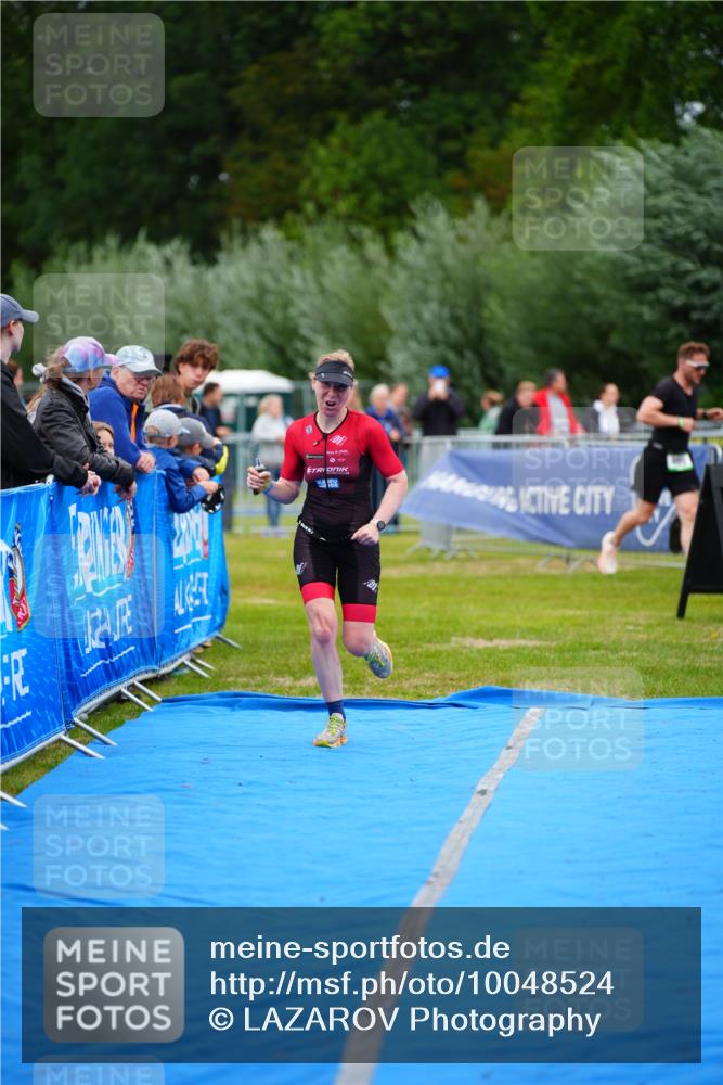 30.08.2026 - Elbe Triathlon Hamburg LAZAROV Photography http://msf.ph/oto/10048524 30.08.2026 10:33:51 Ziel 348 meine-sportfotos.de