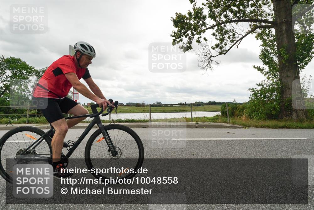 30.08.2026 - Elbe Triathlon Hamburg Michael Burmester http://msf.ph/oto/10048558 30.08.2026 15:20:27 Radfahren  meine-sportfotos.de