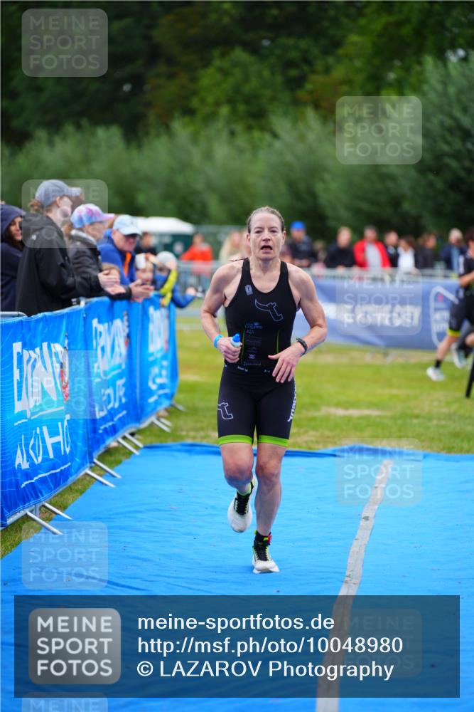 30.08.2026 - Elbe Triathlon Hamburg LAZAROV Photography http://msf.ph/oto/10048980 30.08.2026 10:34:46 Ziel 356, 385 meine-sportfotos.de