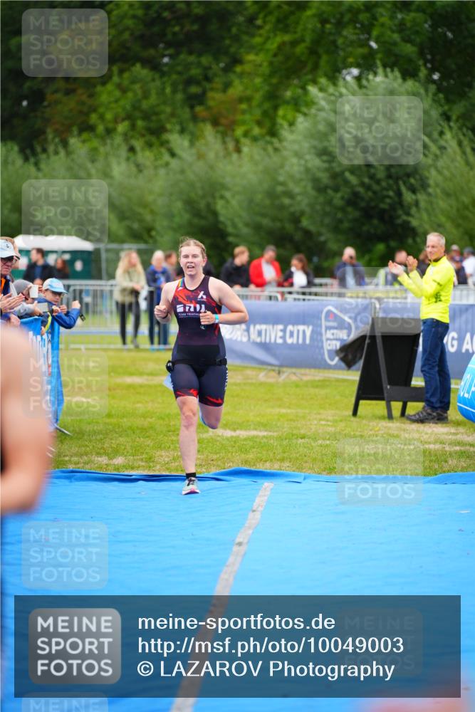 30.08.2026 - Elbe Triathlon Hamburg LAZAROV Photography http://msf.ph/oto/10049003 30.08.2026 10:34:49 Ziel 356, 385 meine-sportfotos.de