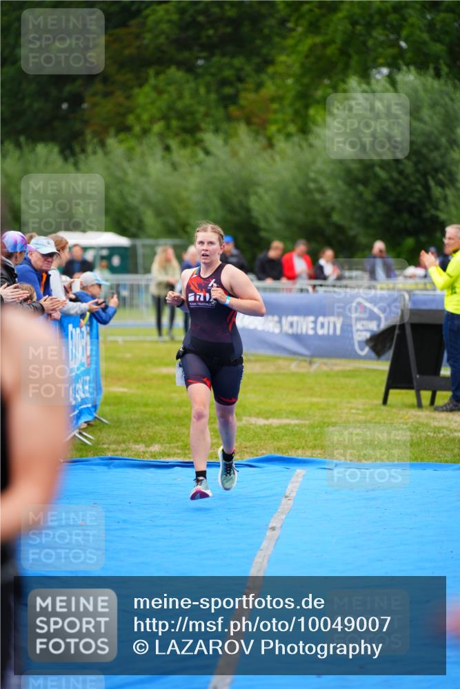30.08.2026 - Elbe Triathlon Hamburg LAZAROV Photography http://msf.ph/oto/10049007 30.08.2026 10:34:49 Ziel 356, 385 meine-sportfotos.de