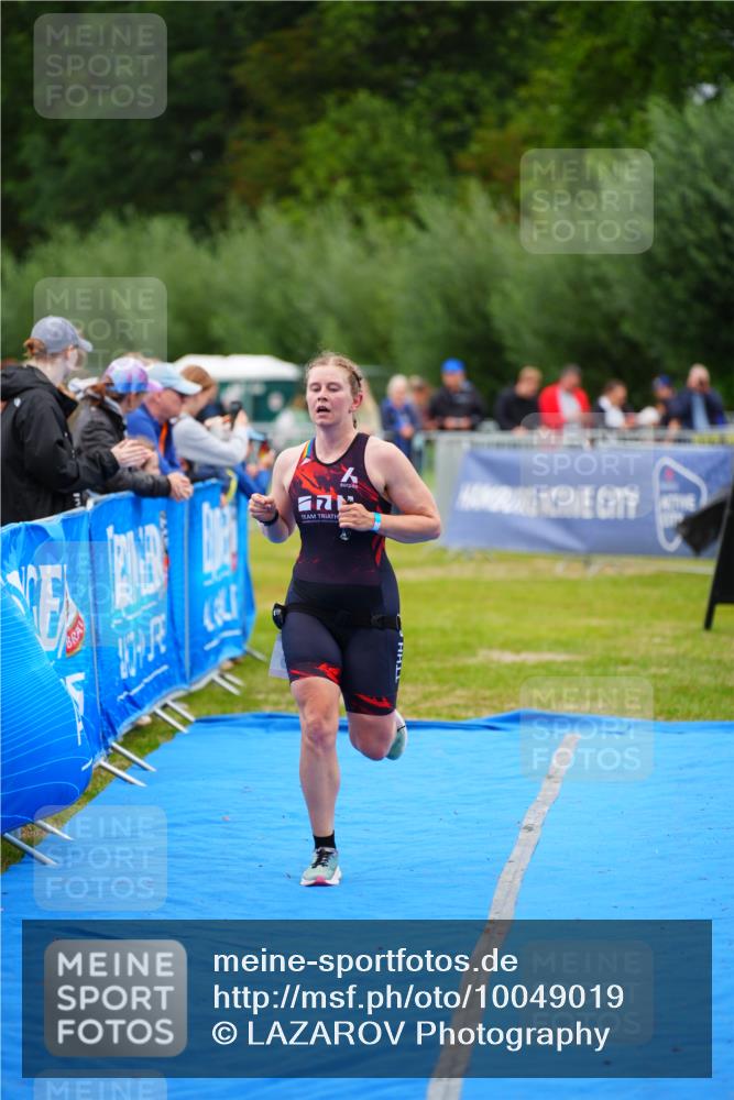 30.08.2026 - Elbe Triathlon Hamburg LAZAROV Photography http://msf.ph/oto/10049019 30.08.2026 10:34:50 Ziel 356, 385 meine-sportfotos.de