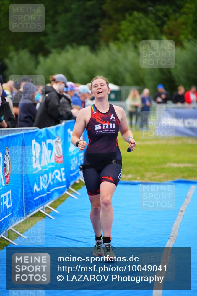 30.08.2026 - Elbe Triathlon Hamburg LAZAROV Photography http://msf.ph/oto/10049041 30.08.2026 10:34:51 Ziel 356 meine-sportfotos.de