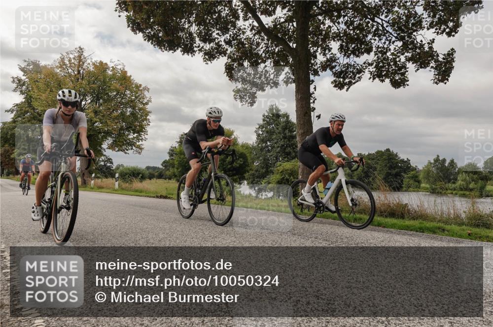 30.08.2026 - Elbe Triathlon Hamburg Michael Burmester http://msf.ph/oto/10050324 30.08.2026 10:00:02 Radfahren 394, 467, 697, 874, 900, 958 meine-sportfotos.de