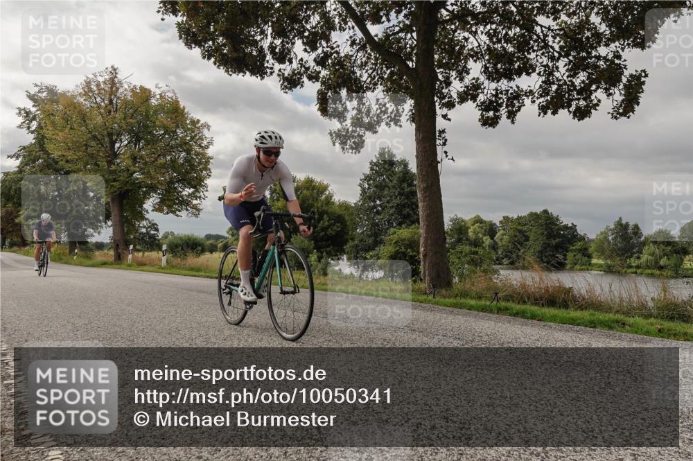 30.08.2026 - Elbe Triathlon Hamburg Michael Burmester http://msf.ph/oto/10050341 30.08.2026 10:00:40 Radfahren 577, 724, 751 meine-sportfotos.de
