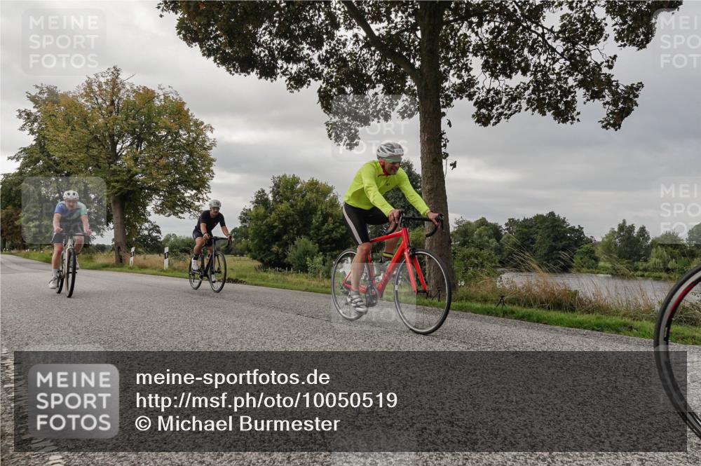 30.08.2026 - Elbe Triathlon Hamburg Michael Burmester http://msf.ph/oto/10050519 30.08.2026 10:03:12 Radfahren 484, 567, 666, 857 meine-sportfotos.de