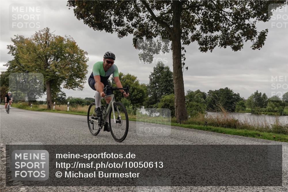 30.08.2026 - Elbe Triathlon Hamburg Michael Burmester http://msf.ph/oto/10050613 30.08.2026 10:04:30 Radfahren 553, 623, 809, 904 meine-sportfotos.de
