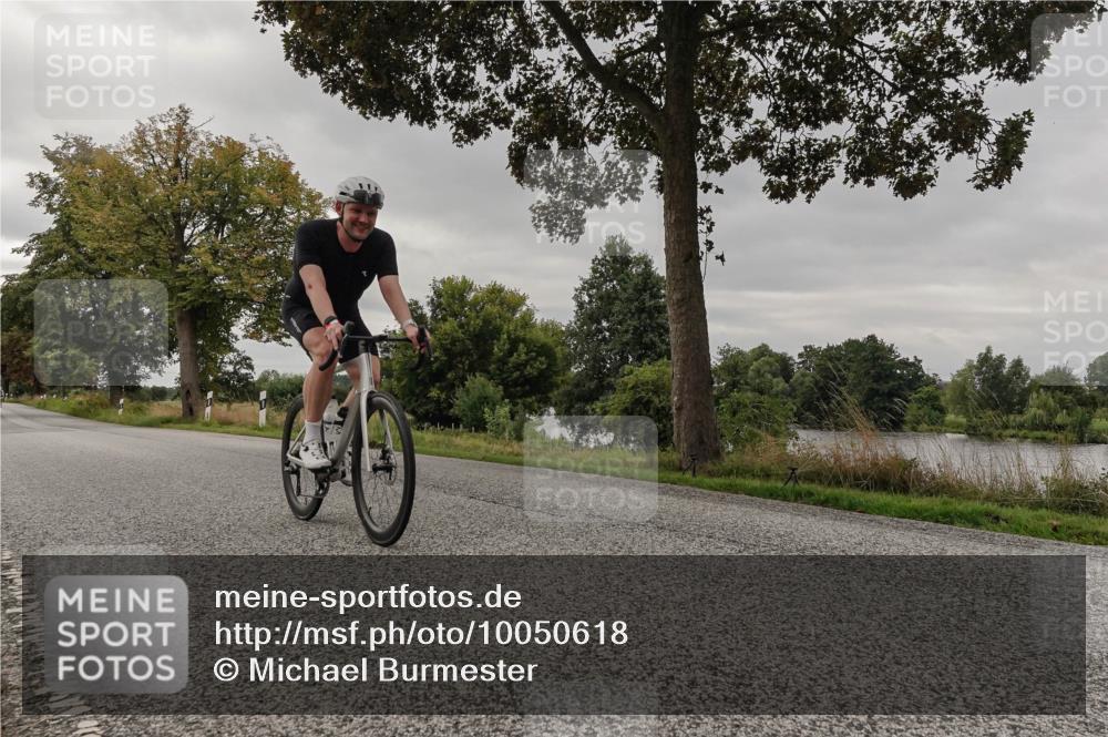 30.08.2026 - Elbe Triathlon Hamburg Michael Burmester http://msf.ph/oto/10050618 30.08.2026 10:04:32 Radfahren 553, 623, 809, 904 meine-sportfotos.de