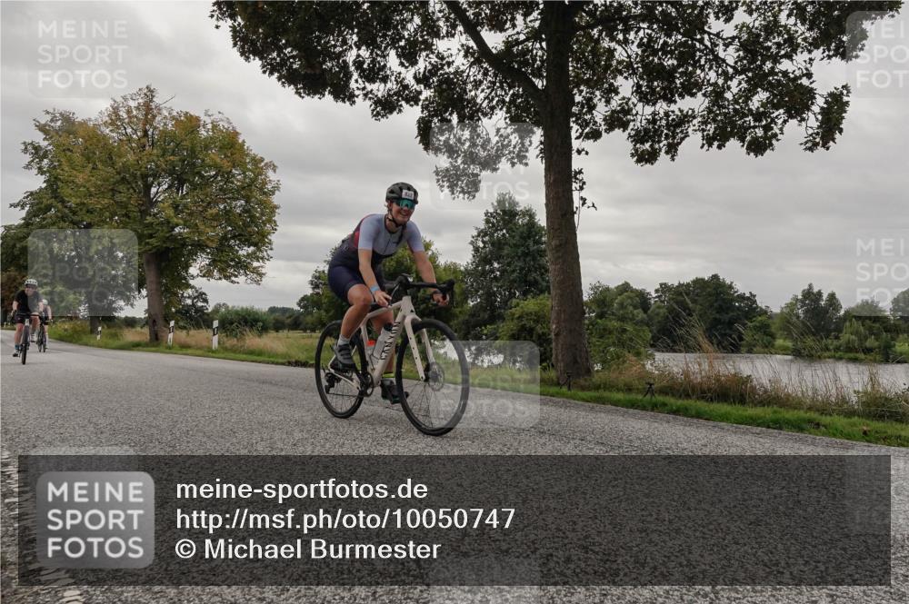 30.08.2026 - Elbe Triathlon Hamburg Michael Burmester http://msf.ph/oto/10050747 30.08.2026 10:06:43 Radfahren 555, 814, 822, 845, 875, 946 meine-sportfotos.de
