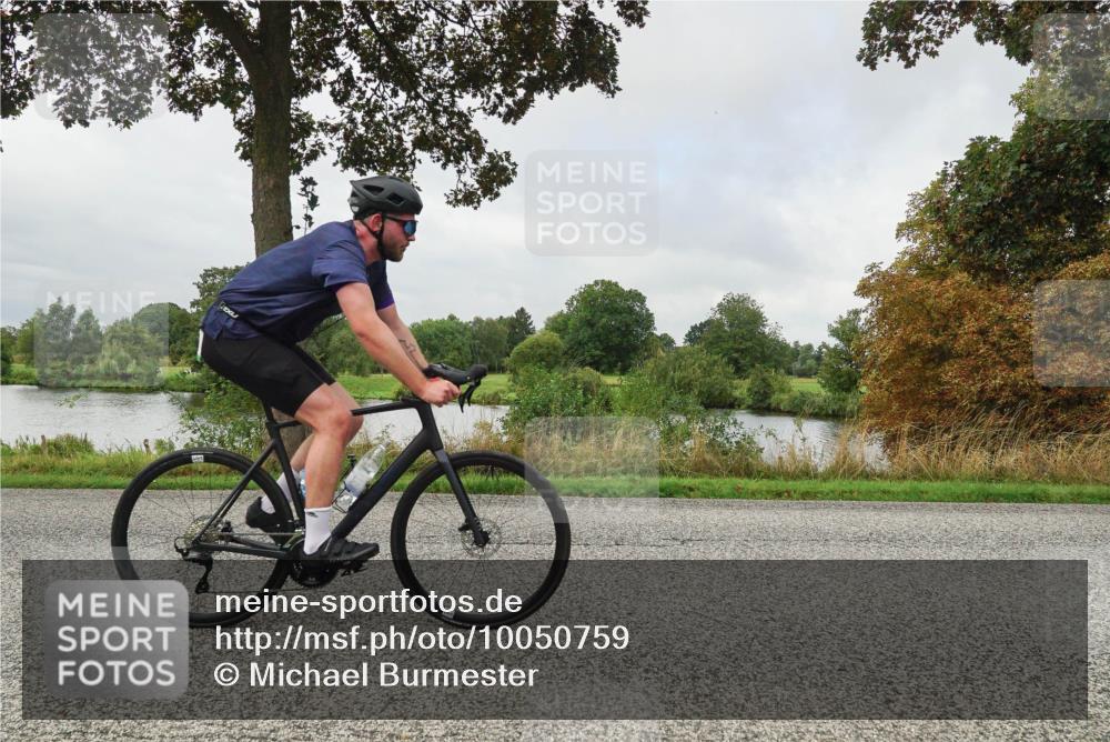 30.08.2026 - Elbe Triathlon Hamburg Michael Burmester http://msf.ph/oto/10050759 30.08.2026 09:46:32 Radfahren 412, 426, 460, 589, 675, 725, 818 meine-sportfotos.de