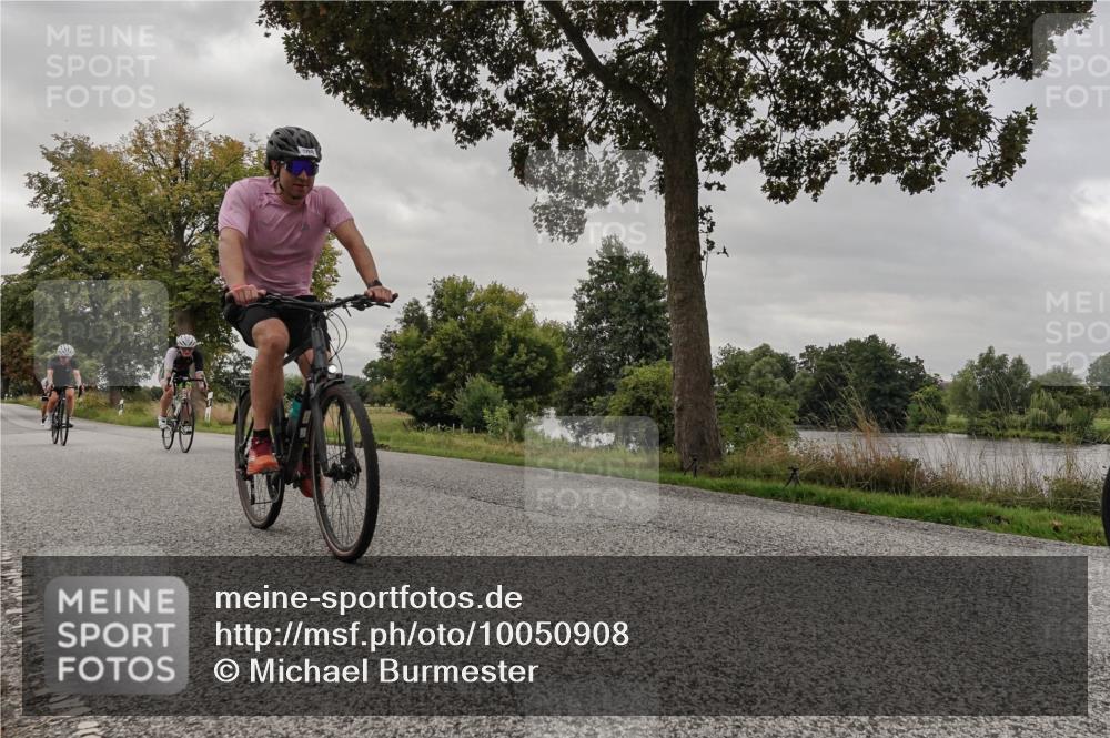 30.08.2026 - Elbe Triathlon Hamburg Michael Burmester http://msf.ph/oto/10050908 30.08.2026 10:08:37 Radfahren 500, 509, 676, 686, 709, 736, 834, 889, 908 meine-sportfotos.de