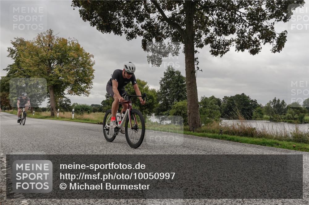 30.08.2026 - Elbe Triathlon Hamburg Michael Burmester http://msf.ph/oto/10050997 30.08.2026 10:09:46 Radfahren 690, 693, 811, 828, 937, 1897 meine-sportfotos.de