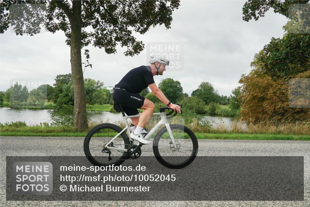 30.08.2026 - Elbe Triathlon Hamburg Michael Burmester http://msf.ph/oto/10052045 30.08.2026 10:04:31 Radfahren 553, 623, 809, 904 meine-sportfotos.de