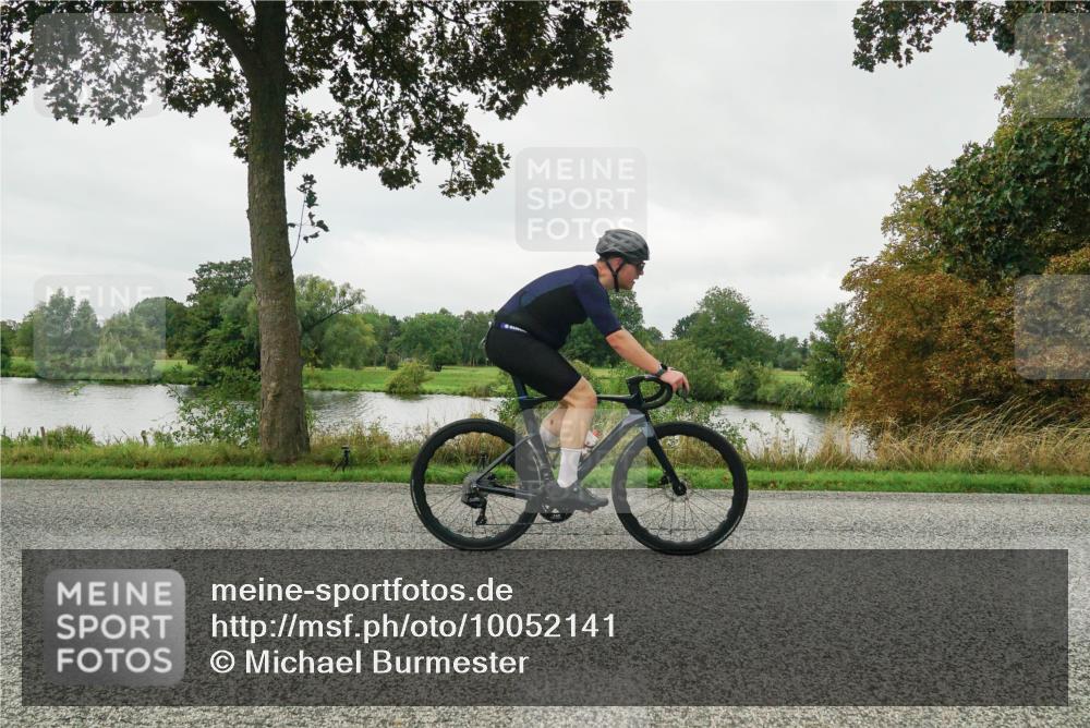 30.08.2026 - Elbe Triathlon Hamburg Michael Burmester http://msf.ph/oto/10052141 30.08.2026 10:06:41 Radfahren 555, 814, 822, 845, 946 meine-sportfotos.de