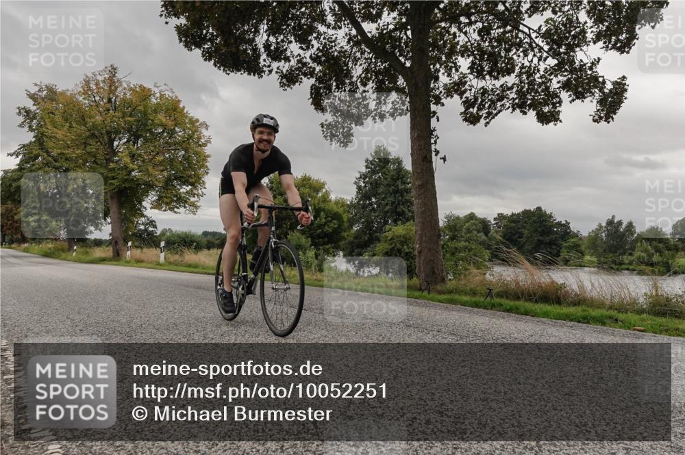 30.08.2026 - Elbe Triathlon Hamburg Michael Burmester http://msf.ph/oto/10052251 30.08.2026 10:30:57 Radfahren 1004, 1063 meine-sportfotos.de