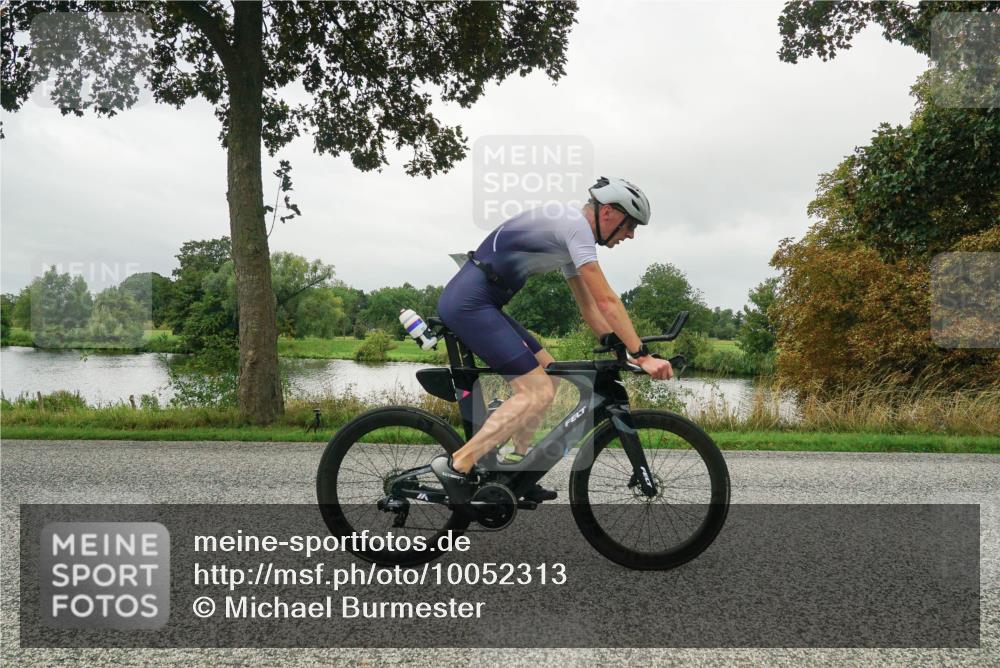 30.08.2026 - Elbe Triathlon Hamburg Michael Burmester http://msf.ph/oto/10052313 30.08.2026 10:08:59 Radfahren 431, 435, 560, 600, 680, 842, 876 meine-sportfotos.de