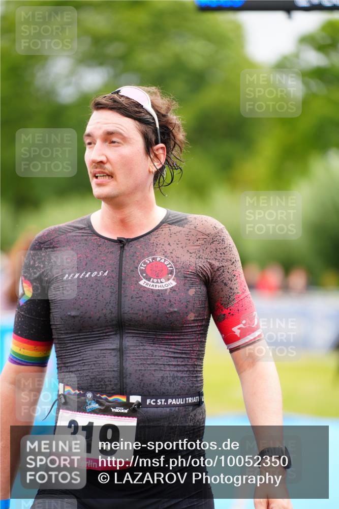 30.08.2026 - Elbe Triathlon Hamburg LAZAROV Photography http://msf.ph/oto/10052350 30.08.2026 10:46:04 Ziel  meine-sportfotos.de
