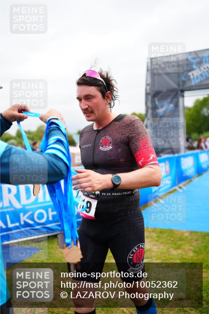 30.08.2026 - Elbe Triathlon Hamburg LAZAROV Photography http://msf.ph/oto/10052362 30.08.2026 10:46:06 Ziel 691 meine-sportfotos.de