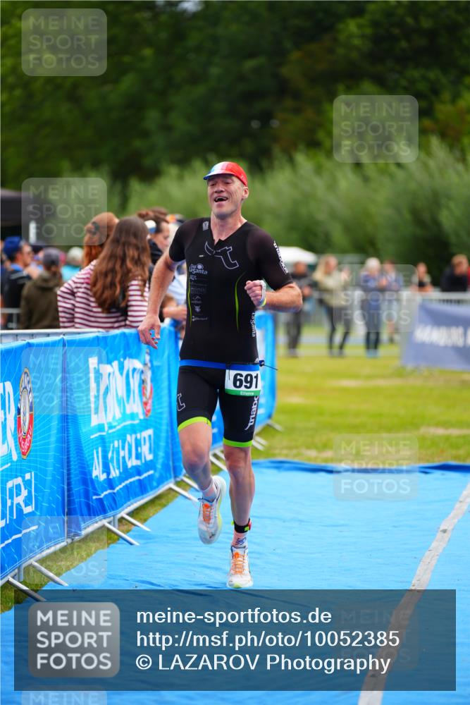 30.08.2026 - Elbe Triathlon Hamburg LAZAROV Photography http://msf.ph/oto/10052385 30.08.2026 10:46:14 Ziel 691 meine-sportfotos.de