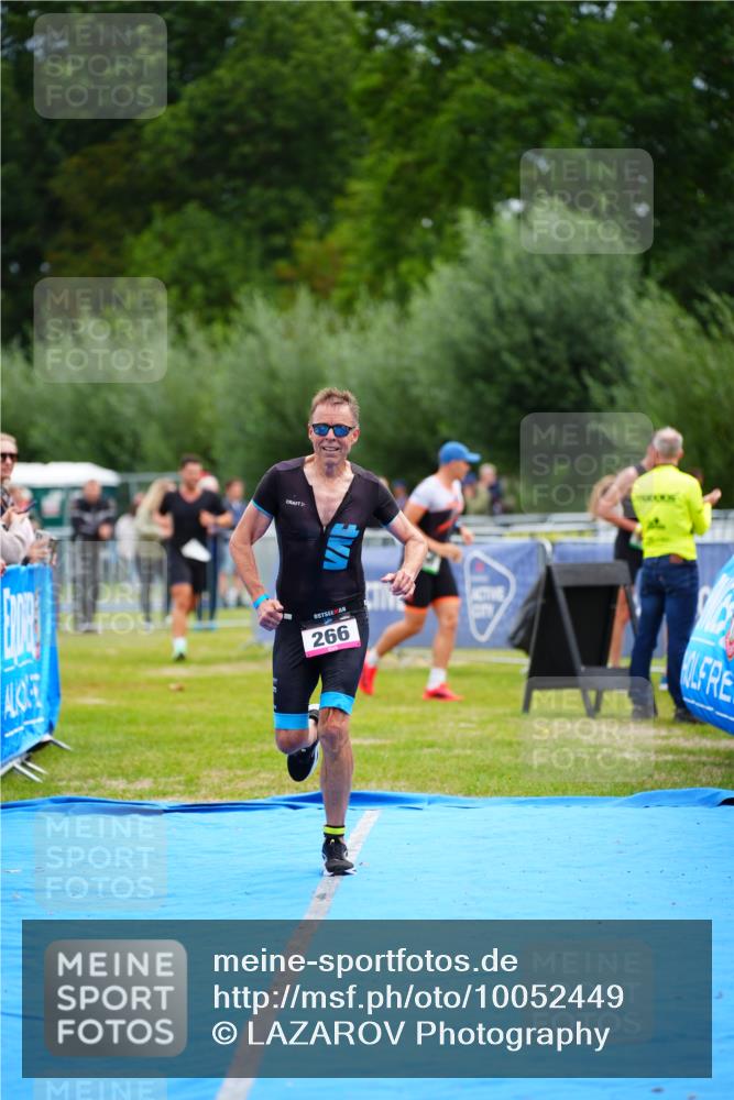 30.08.2026 - Elbe Triathlon Hamburg LAZAROV Photography http://msf.ph/oto/10052449 30.08.2026 10:46:30 Ziel 266 meine-sportfotos.de
