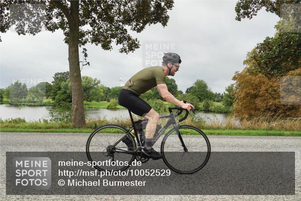 30.08.2026 - Elbe Triathlon Hamburg Michael Burmester http://msf.ph/oto/10052529 30.08.2026 10:12:29 Radfahren 437, 569, 734, 833, 902, 939, 976 meine-sportfotos.de
