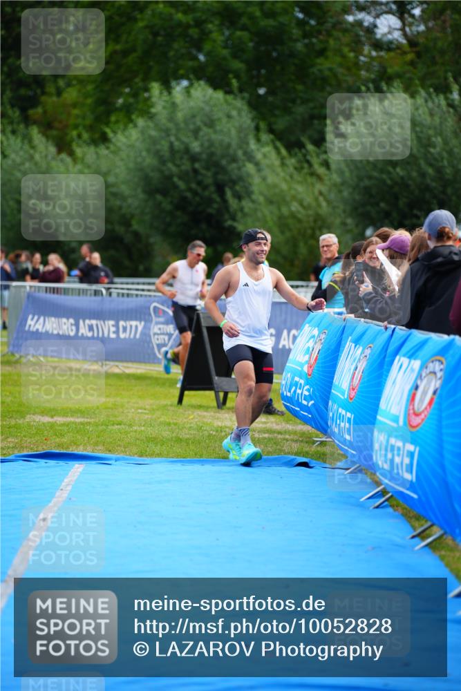 30.08.2026 - Elbe Triathlon Hamburg LAZAROV Photography http://msf.ph/oto/10052828 30.08.2026 10:47:31 Ziel 390, 464 meine-sportfotos.de