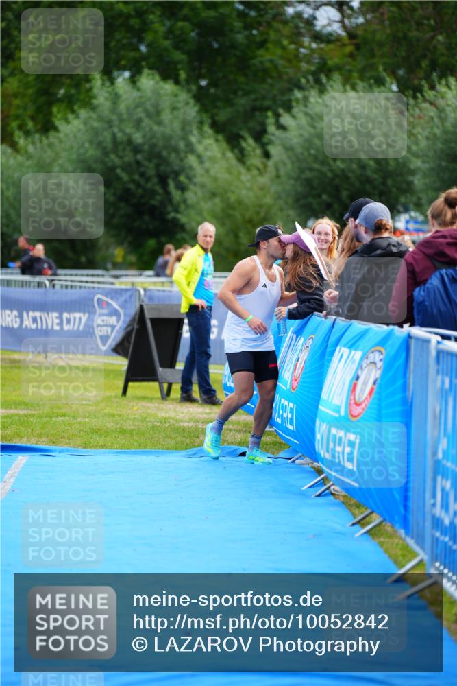 30.08.2026 - Elbe Triathlon Hamburg LAZAROV Photography http://msf.ph/oto/10052842 30.08.2026 10:47:32 Ziel 390, 464 meine-sportfotos.de