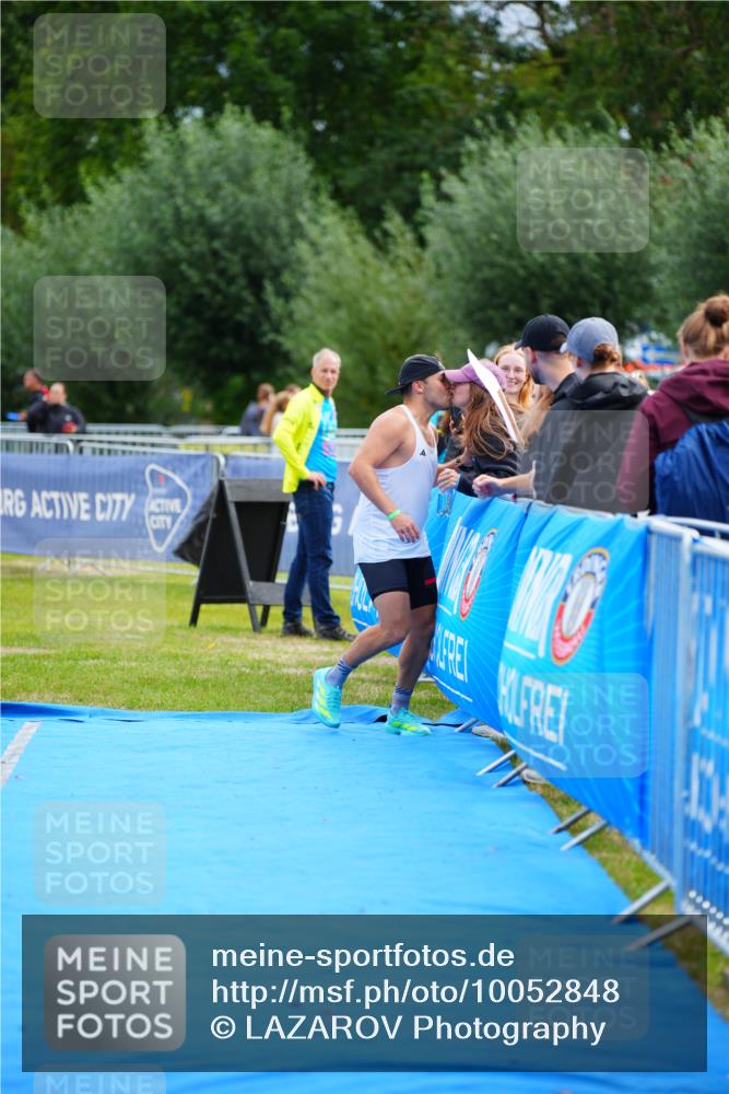 30.08.2026 - Elbe Triathlon Hamburg LAZAROV Photography http://msf.ph/oto/10052848 30.08.2026 10:47:32 Ziel 390, 464 meine-sportfotos.de