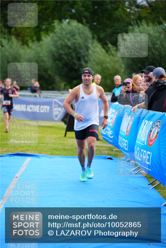 30.08.2026 - Elbe Triathlon Hamburg LAZAROV Photography http://msf.ph/oto/10052865 30.08.2026 10:47:34 Ziel 390, 464 meine-sportfotos.de