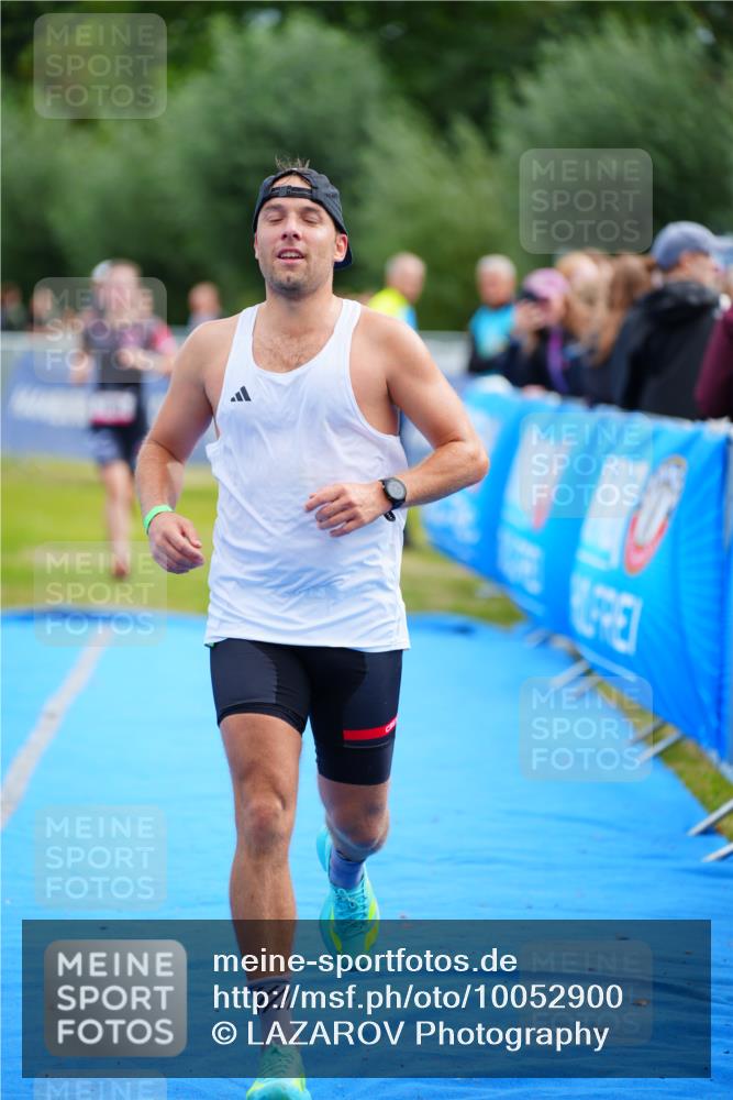 30.08.2026 - Elbe Triathlon Hamburg LAZAROV Photography http://msf.ph/oto/10052900 30.08.2026 10:47:36 Ziel 390, 464 meine-sportfotos.de