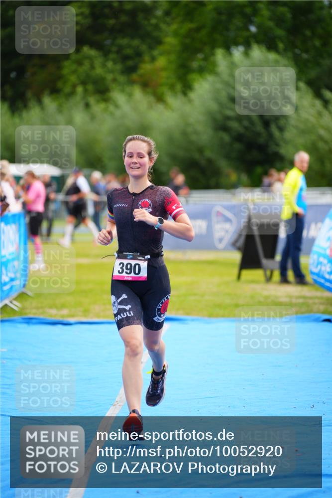 30.08.2026 - Elbe Triathlon Hamburg LAZAROV Photography http://msf.ph/oto/10052920 30.08.2026 10:47:39 Ziel 390 meine-sportfotos.de