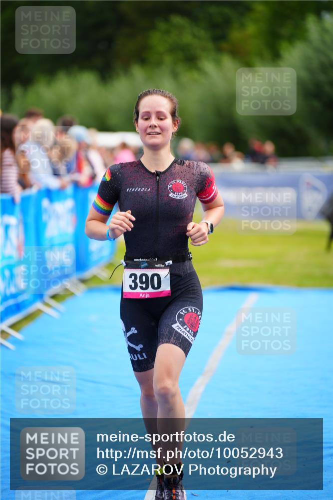 30.08.2026 - Elbe Triathlon Hamburg LAZAROV Photography http://msf.ph/oto/10052943 30.08.2026 10:47:40 Ziel 390 meine-sportfotos.de