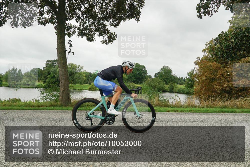 30.08.2026 - Elbe Triathlon Hamburg Michael Burmester http://msf.ph/oto/10053000 30.08.2026 10:21:42 Radfahren 974 meine-sportfotos.de