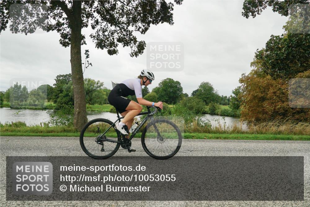 30.08.2026 - Elbe Triathlon Hamburg Michael Burmester http://msf.ph/oto/10053055 30.08.2026 10:23:17 Radfahren 817 meine-sportfotos.de