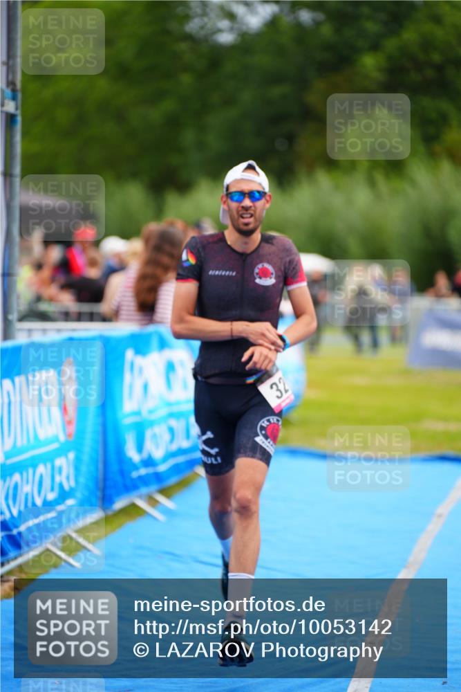 30.08.2026 - Elbe Triathlon Hamburg LAZAROV Photography http://msf.ph/oto/10053142 30.08.2026 10:48:39 Ziel 320 meine-sportfotos.de