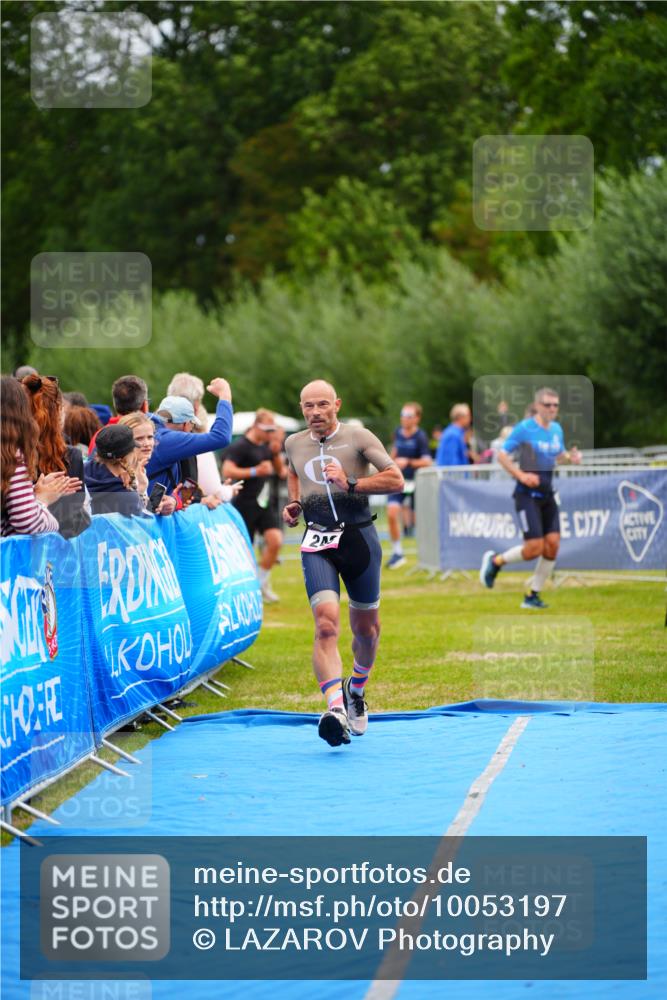 30.08.2026 - Elbe Triathlon Hamburg LAZAROV Photography http://msf.ph/oto/10053197 30.08.2026 10:49:20 Ziel 249 meine-sportfotos.de