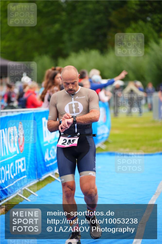 30.08.2026 - Elbe Triathlon Hamburg LAZAROV Photography http://msf.ph/oto/10053238 30.08.2026 10:49:23 Ziel 249 meine-sportfotos.de
