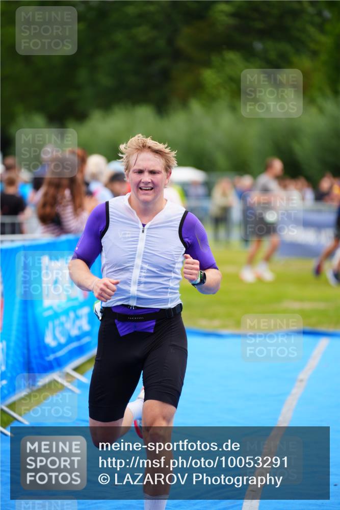 30.08.2026 - Elbe Triathlon Hamburg LAZAROV Photography http://msf.ph/oto/10053291 30.08.2026 10:50:21 Ziel 421 meine-sportfotos.de