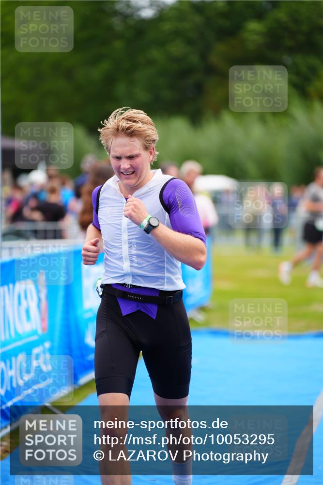 30.08.2026 - Elbe Triathlon Hamburg LAZAROV Photography http://msf.ph/oto/10053295 30.08.2026 10:50:21 Ziel 421 meine-sportfotos.de