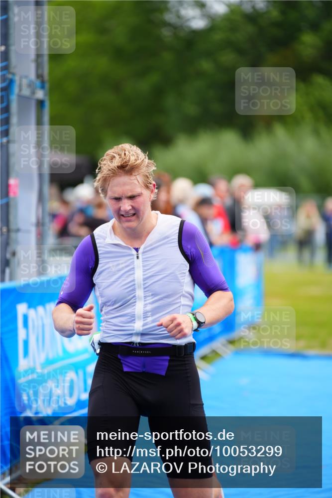30.08.2026 - Elbe Triathlon Hamburg LAZAROV Photography http://msf.ph/oto/10053299 30.08.2026 10:50:21 Ziel 421 meine-sportfotos.de