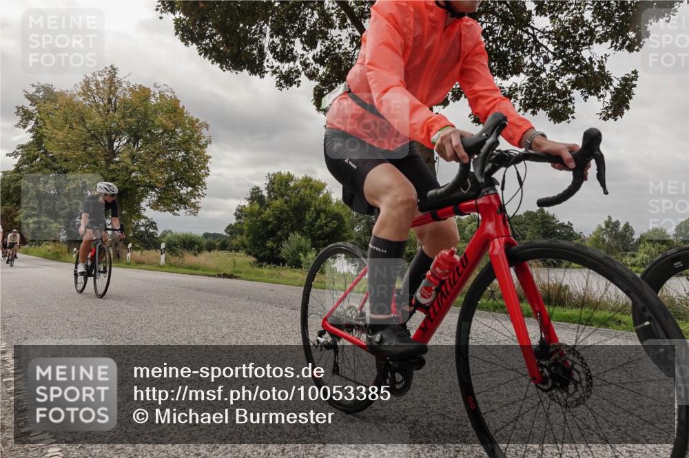 30.08.2026 - Elbe Triathlon Hamburg Michael Burmester http://msf.ph/oto/10053385 30.08.2026 10:48:00 Radfahren 858, 954, 982, 1109, 1125, 1195, 1254 meine-sportfotos.de