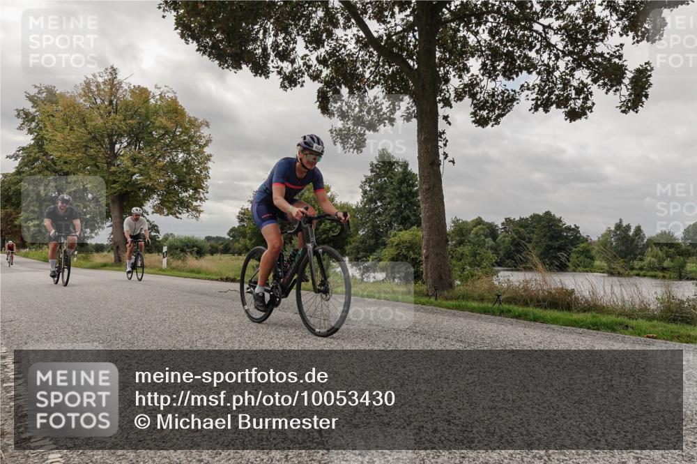 30.08.2026 - Elbe Triathlon Hamburg Michael Burmester http://msf.ph/oto/10053430 30.08.2026 10:48:23 Radfahren 957, 958, 1059, 1083, 1102, 1174, 1308, 1318 meine-sportfotos.de
