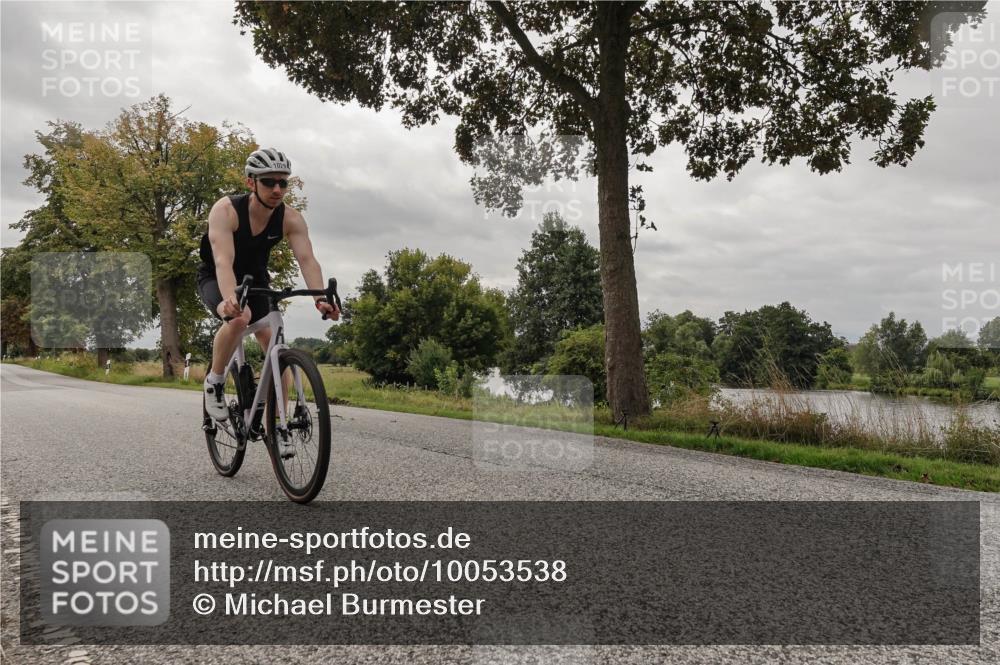 30.08.2026 - Elbe Triathlon Hamburg Michael Burmester http://msf.ph/oto/10053538 30.08.2026 10:50:03 Radfahren 940, 1029 meine-sportfotos.de