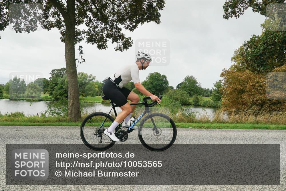 30.08.2026 - Elbe Triathlon Hamburg Michael Burmester http://msf.ph/oto/10053565 30.08.2026 10:32:40 Radfahren 897, 1049, 1059 meine-sportfotos.de