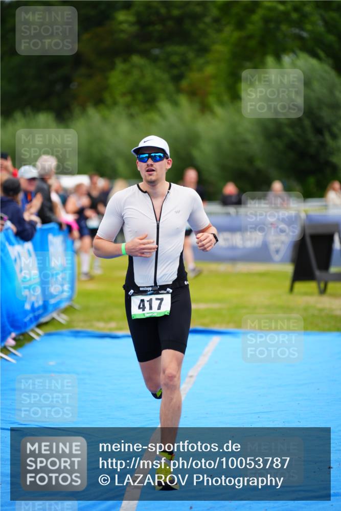 30.08.2026 - Elbe Triathlon Hamburg LAZAROV Photography http://msf.ph/oto/10053787 30.08.2026 10:52:18 Ziel 417 meine-sportfotos.de