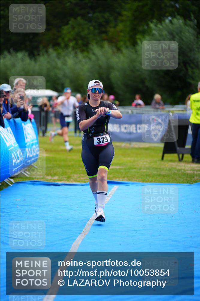 30.08.2026 - Elbe Triathlon Hamburg LAZAROV Photography http://msf.ph/oto/10053854 30.08.2026 10:52:33 Ziel 379 meine-sportfotos.de