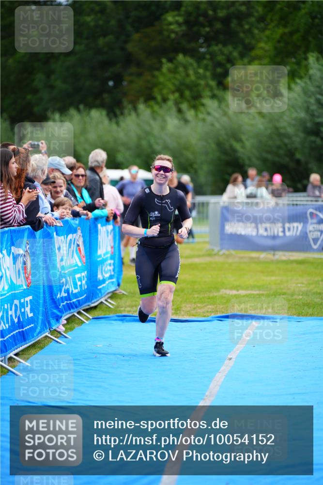 30.08.2026 - Elbe Triathlon Hamburg LAZAROV Photography http://msf.ph/oto/10054152 30.08.2026 10:54:00 Ziel 381, 481 meine-sportfotos.de