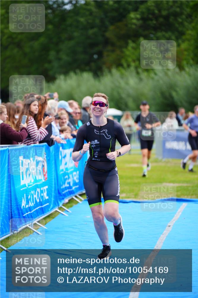 30.08.2026 - Elbe Triathlon Hamburg LAZAROV Photography http://msf.ph/oto/10054169 30.08.2026 10:54:01 Ziel 381, 481 meine-sportfotos.de