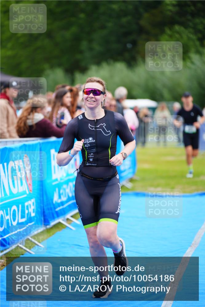 30.08.2026 - Elbe Triathlon Hamburg LAZAROV Photography http://msf.ph/oto/10054186 30.08.2026 10:54:02 Ziel 381, 481 meine-sportfotos.de